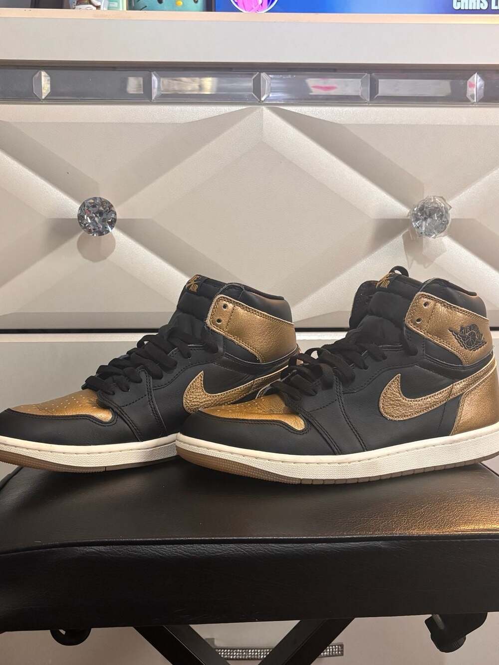 Nike Air Jordan 1 Retro High OG Black Metallic Gold 10 - Picture 2 of 5